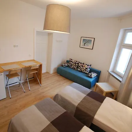 21 Apartment *