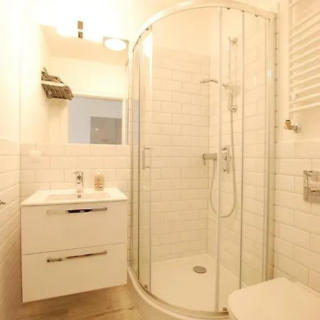 Apartment 21 *